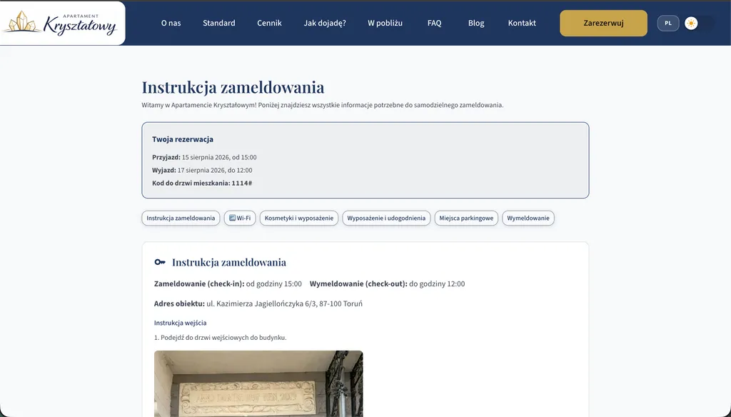 Strona instrukcji zameldowania z danymi rezerwacji i kodem do drzwi